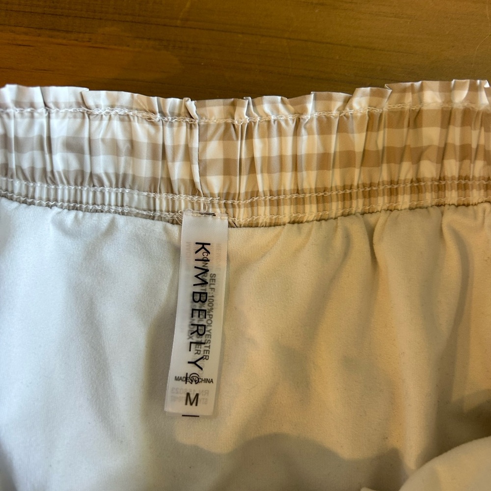 Cream Gingham Elastic-Waist Shorts with Side Ruffles - Picture 2 of 4